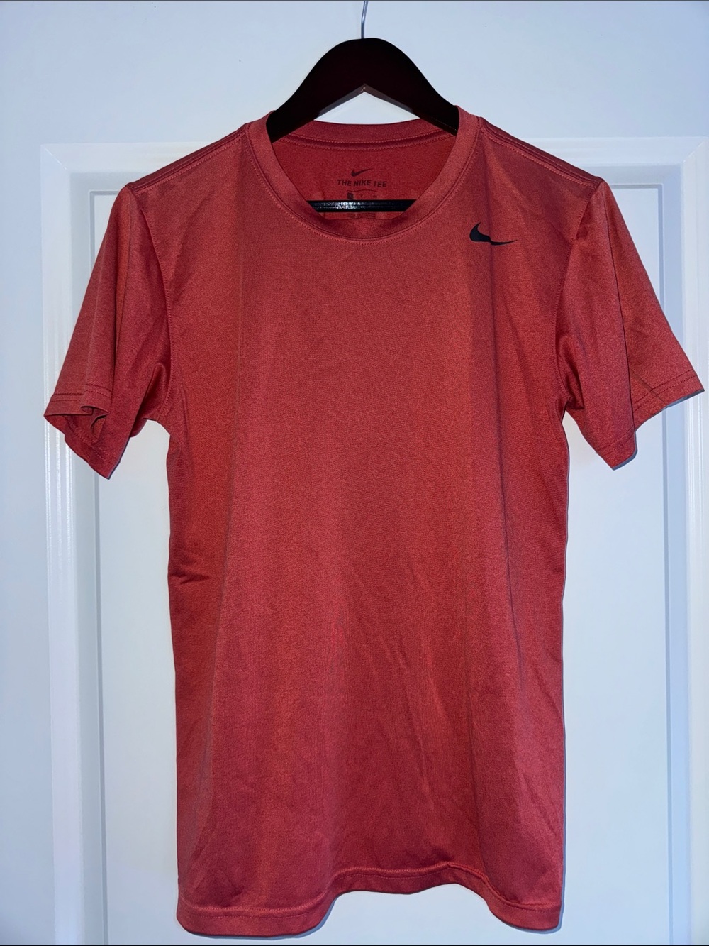 GU Kids Nike Red Short Sleeve Lightweight Moisture Wicking Dri-Fit Shirt S